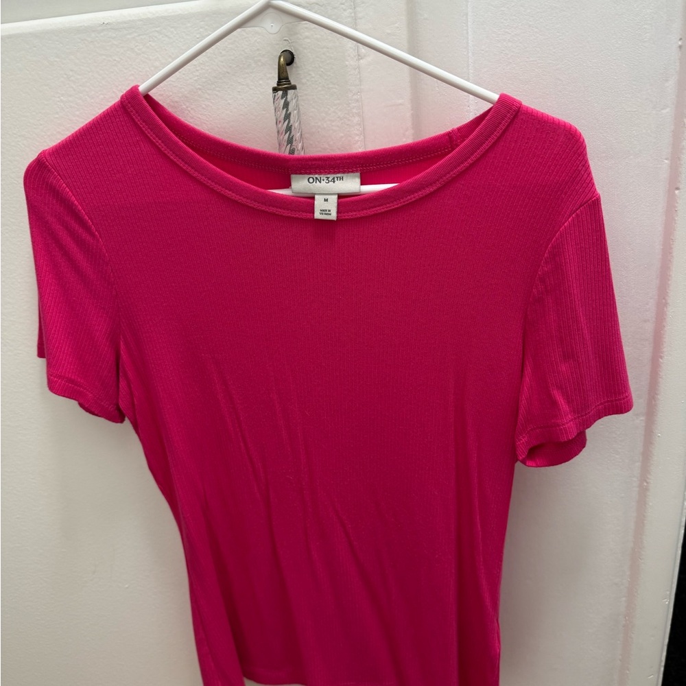 ON Women's Hot Pink Short Sleeve Tee